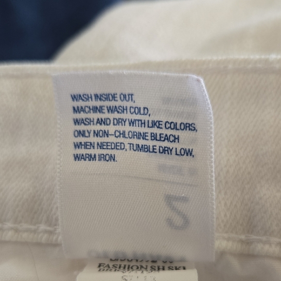 Old Navy Straight Leg White Jeans - Picture 6 of 7